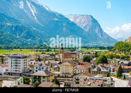 Gampel-Bratsch Suisse Ville Panorama de l'été. Municipalité du district de Loèche dans le Canton du Valais en Suisse, l'UE Banque D'Images