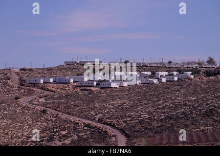 Israël, Cisjordanie. 11 janvier, 2016. Vue d'une une colonie israélienne près de Jérusalem quelques milles dans le nord de la Cisjordanie, Israël le 11 janvier 2016, la communauté internationale considère les colonies israéliennes en Cisjordanie illégal au regard du droit international, mais le gouvernement israélien conteste cela. Credit : Eddie Gerald/Alamy Live News Banque D'Images