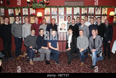 Michael Flatley dévoilement du portrait à Sardi's Theatre district eatery avec : Michael Flatley, Lord of the Dance cast Où : New York City, New York, United States Quand : 11 déc 2015 Banque D'Images