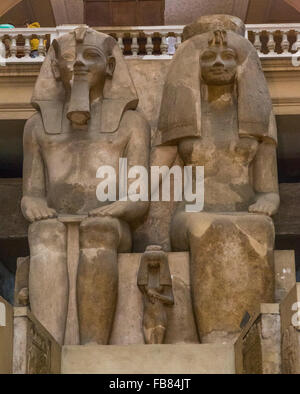 Statue monumentale d'Amenhotep III et de la reine Tiyi, le Musée égyptien, Le Caire, Egypte Banque D'Images