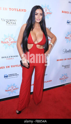 Babes In Toyland et Benchwarmer jouets de bienfaisance - Arrivées en vedette : Abigail Ratchford Où : Los Angeles, California, United States Quand : 09 déc 2015 Banque D'Images