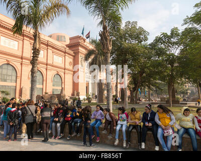 Les élèves de l'école sur l'excursion au musée égyptien, Le Caire, Egypte Banque D'Images