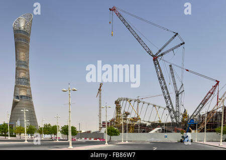 Aspirer et du site de construction de la tour de Khalifa International Stadium, Doha, Qatar Banque D'Images