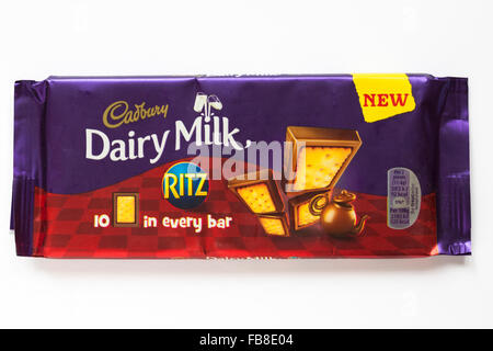 Bar de chocolat Cadbury Dairy Milk Ritz bar isolé sur fond blanc Banque D'Images