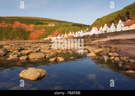 Le village pittoresque de Pennan, sur la côte de l'Aberdeenshire - Ecosse. Banque D'Images