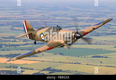 Bataille de France veteran Hawker Hurricane sur Cambridgeshire Banque D'Images
