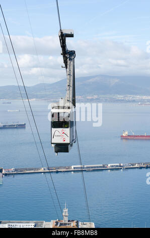 Cable Car à Gibraltar avec baie de Gibraltar dans l'arrière-plan Banque D'Images