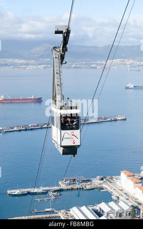 Cable Car à Gibraltar avec baie de Gibraltar dans l'arrière-plan Banque D'Images