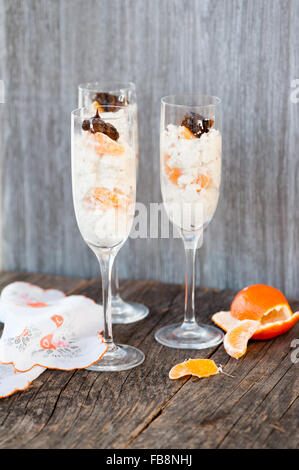 Dessert végétalien premières avec des oranges et des noix de cajou Banque D'Images