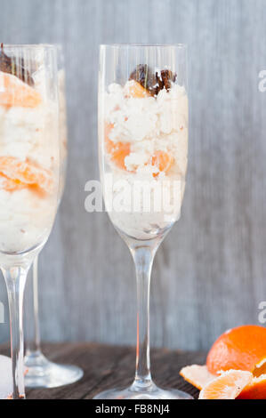 Dessert végétalien premières avec des oranges et des noix de cajou Banque D'Images