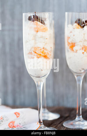 Dessert végétalien premières avec des oranges et des noix de cajou Banque D'Images