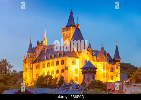 Château de Wernigerode au crépuscule, Harz, Saxe-Anhalt, Allemagne Banque D'Images