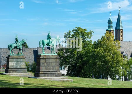 Statue équestre de l'empereur Friedrich Barbarossa et Wilhelm Der Grosse, le Palais Impérial Kaiserpfalz (), Goslar, Allemagne Banque D'Images