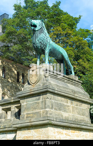 Réplique de la statue de bronze Lions du Nouveau-Brunswick, le Palais Impérial Kaiserpfalz (), Goslar, Harz, Basse-Saxe, Allemagne, Banque D'Images