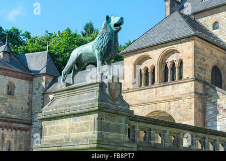 Réplique de la statue de bronze Lions du Nouveau-Brunswick, le Palais Impérial Kaiserpfalz (), Goslar, Harz, Basse-Saxe, Allemagne, Banque D'Images