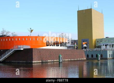 Groningen, Pays-Bas. 12 janvier, 2016. 'David Bowie est' exposition au Groninger Museum of Contemporary Art, Groningen, Pays-Bas. Credit : Ger Bosma/Alamy Live News Banque D'Images