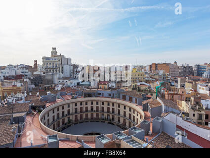 Valence, Espagne. Vue de la ville et de la place ronde ou la Plaza Redonda à partir de la tour de Santa Catalina. Banque D'Images