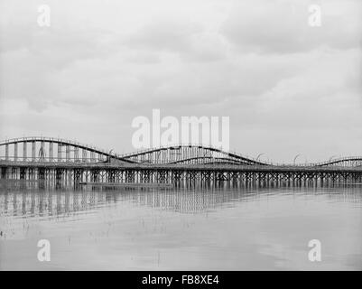 Roller Coaster et la promenade, le parc du lac Érié et du Casino, Toledo, Ohio, USA, vers 1905 Banque D'Images