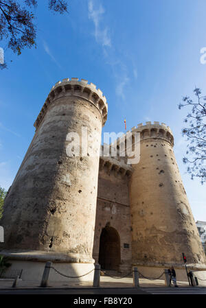 Valence, Espagne. Las Torres de Cuart ou les tours de quart, une fois qu'une partie de la muraille médiévale qui entouraient la ville. Banque D'Images