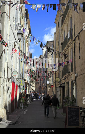 Les Restes de tissu de décoration de la rue De La Fontaine, quartier Saint-Roch, Montpellier, France Banque D'Images