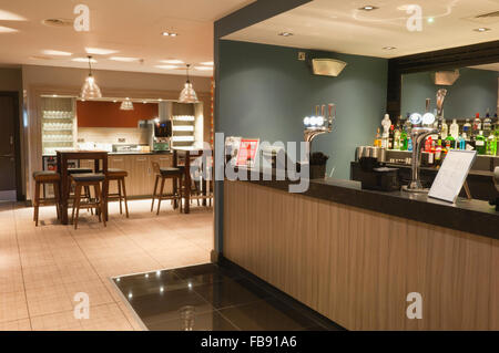 Bar moderne dans un hôtel & Conference Centre, Aberdeen. Banque D'Images
