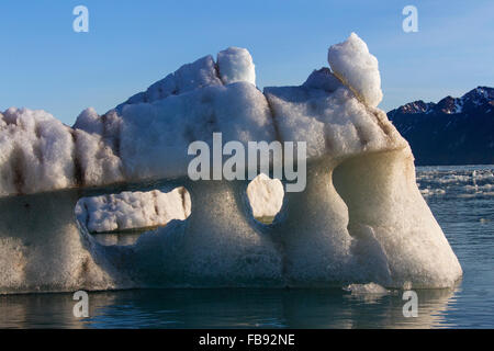 La fonte banquise vêlé de Lilliehöökbreen Lilliehöökfjorden dans la dérive des glaciers, fjord dans Krossfjorden, Spitsbergen, Svalbard Banque D'Images