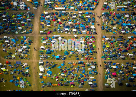 Vue aérienne, les tentes des festivaliers, Ruhrpott Rodeo Festival à l'aéroport Schwarze Heide à la périphérie de Bottrop, camp, Banque D'Images