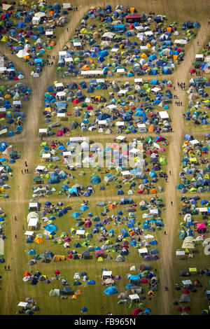 Vue aérienne, les tentes des festivaliers, Ruhrpott Rodeo Festival à l'aéroport Schwarze Heide à la périphérie de Bottrop, camp, Banque D'Images