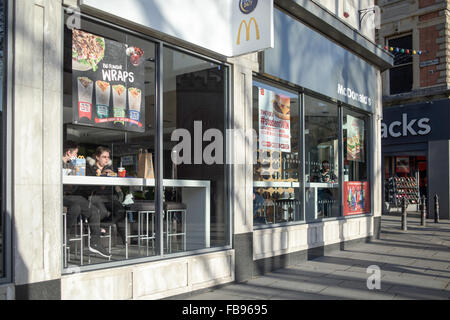 Mcdonald's Restaurant Fast Food Centre-ville de Nottingham, Royaume-Uni. Banque D'Images