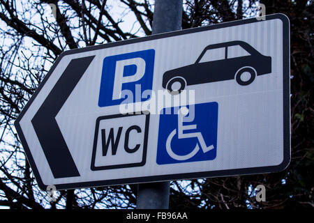 Parking et WC Road Sign Banque D'Images