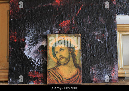 Portrait de Jésus-Christ, couronné de Thorns, photo de peinture sur fond de peinture sombre, Norwich, Norfolk, Royaume-Uni Banque D'Images