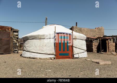 Ger dans le désert de Gobi, en Mongolie. Banque D'Images