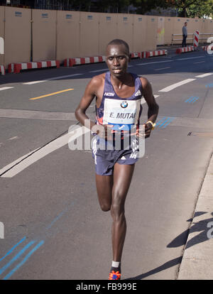 Berlin, Allemagne - 27 septembre 2015 : Emmanuel Kipchirchir Mutai au Marathon de Berlin 2015 Banque D'Images