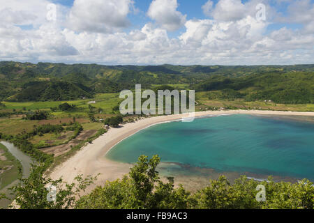 Vue de la plage d'Air Guling et les collines J'ai Lombok en Indonésie Banque D'Images