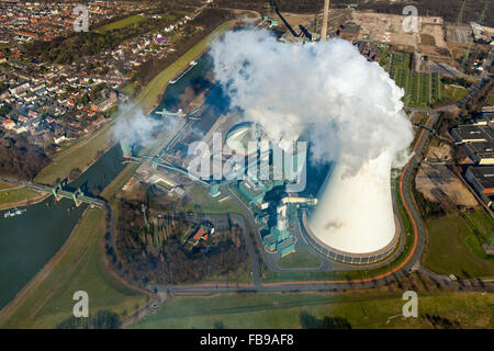 Vue aérienne, Kraftwerk Walsum avec tour de refroidissement et nuages de fumée, STEAG power plant VI, Walsum, centrale à charbon, Duisburg, Banque D'Images