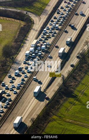 Vue aérienne, de la confiture sur le pont A40, avant le pont du Rhin, fermé à la circulation lourde, Duisburg, Ruhr, Banque D'Images