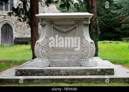 La Tombe de sir William Cuthbert 183, 1 baronnet, St Marys, Bawdsey, Suffolk, UK. Banque D'Images