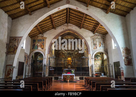 L'intérieur de San Michele al Pozzo Bianco église dans Città Alta de Bergame Banque D'Images