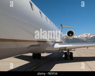 Vue latérale d'un CRJ-700 de United Express à l'aéroport de Jackson Hole, Wyoming Banque D'Images