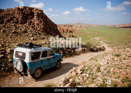 Un 4X4 Russe en action dans le désert de Gobi, en Mongolie. Banque D'Images