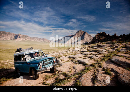 Un 4X4 Russe en action dans le désert de Gobi, en Mongolie. Banque D'Images