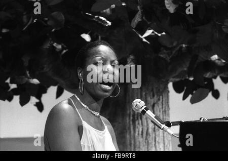 La chanteuse et pianiste américaine Nina Simone - 1977 - France / Ile-de-France (région) / Paris - La chanteuse et pianiste américaine Nina Simone - Nina Simone ; - Paris ; - 1977 ; - Philippe Gras / Le Pictorium Banque D'Images