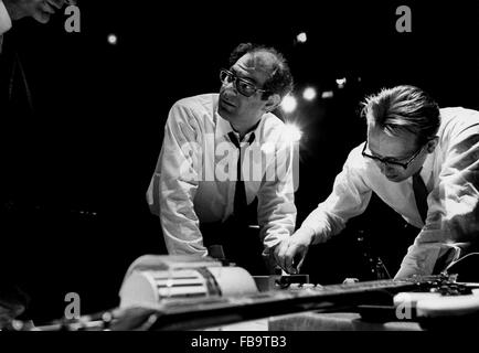 Le compositeur Mauricio Kagel. - 1975 - France / Ile-de-France (région) / Paris - Le compositeur Mauricio Kagel. - Mauricio Kagel ; - Festival d'automne ; - Musée Galliera, Paris ; - 1975 ; - Crédit : ; - Philippe Gras / Le Pictorium Banque D'Images