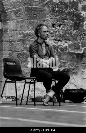 Portrait de Merce Cunningham. - 1976 - France / Vaucluse / Avignon - Portrait de Merce Cunningham. - Portrait de la danseuse et chorégraphe : Merce Cunningham ; - Festival d'Avignon ; - Cour d'honneur du Palais des Papes ; - 1976 ; - Crédit : ; - Philippe Gras / Le Pictorium Banque D'Images