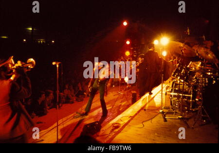 James Brown sur scène - 1973 - France / Ile-de-France (région) / Saint-Ouen - James Brown sur scène - James Brown ; - Vivre à Saint Ouen - ; France ; 1973 ; - - - Philippe Gras / Le Pictorium Banque D'Images