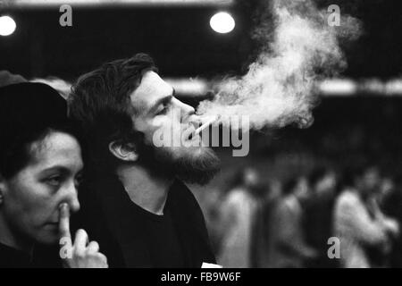 Événements de mai 1968. - - Événements de mai 1968. - Les universitaires et les étudiants vont à une réunion. - Philippe Gras / Le Pictorium Banque D'Images