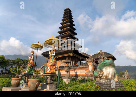 Le principal temple de l'eau et Shivaite Pura Ulun Danu Bratan sur les rives du lac Bratan, Bedugul, Bali, Indonésie Banque D'Images