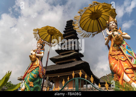 Le principal temple de l'eau et Shivaite Pura Ulun Danu Bratan sur les rives du lac Bratan, Bedugul, Bali, Indonésie Banque D'Images