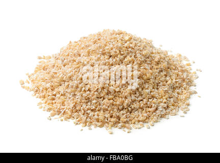 Tas de grains d'orge isolated on white Banque D'Images