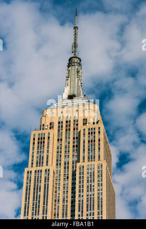 Low angle view of the Empire State Building, Manhattan, New York, USA Banque D'Images